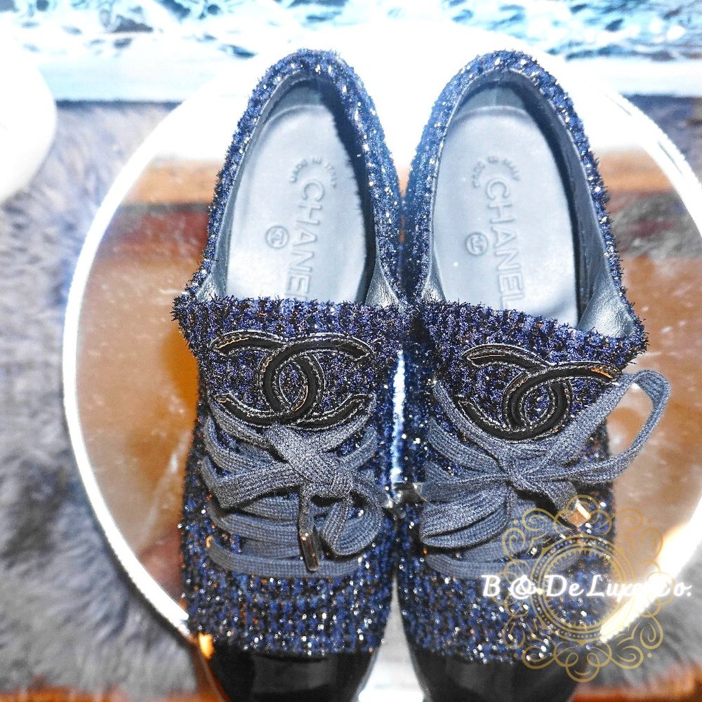 CHANEL Lace up